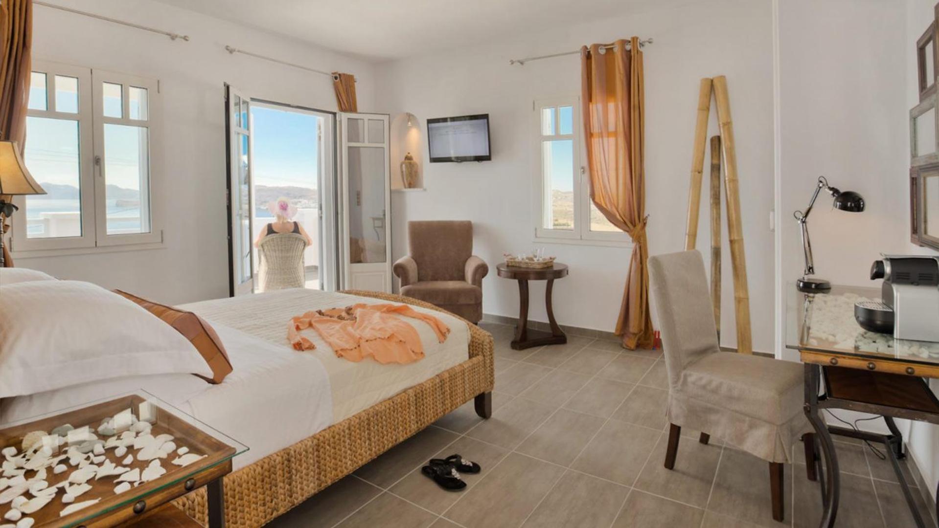 Miland Suites Adamantas  Exterior photo